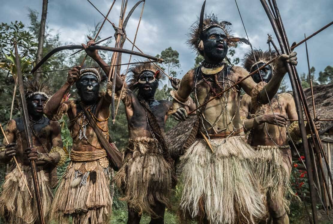 Loro tribe. Племя моруака новая Гвинея. Новая Гвинея Дикие племена Папуасы. Папуа — новая Гвинея.