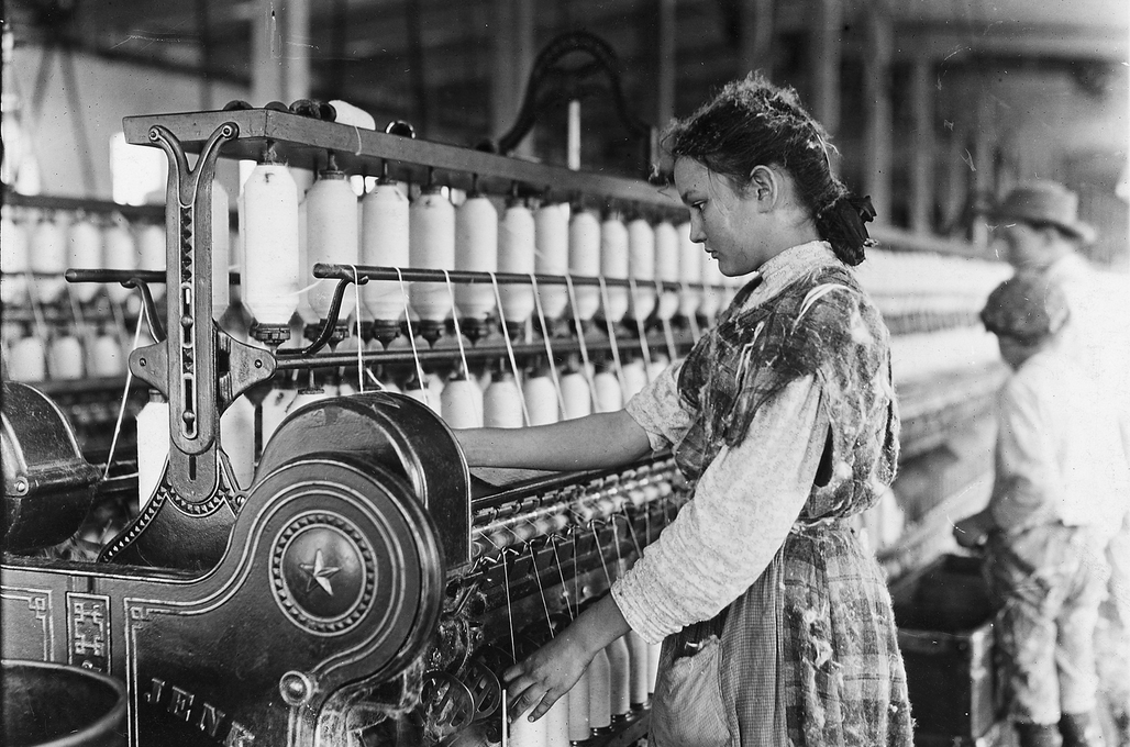 First industrial. Текстильная революция. Маленькая прядильщица 1908. Манчестер текстильная промышленность. Прядильщица фотосессия.