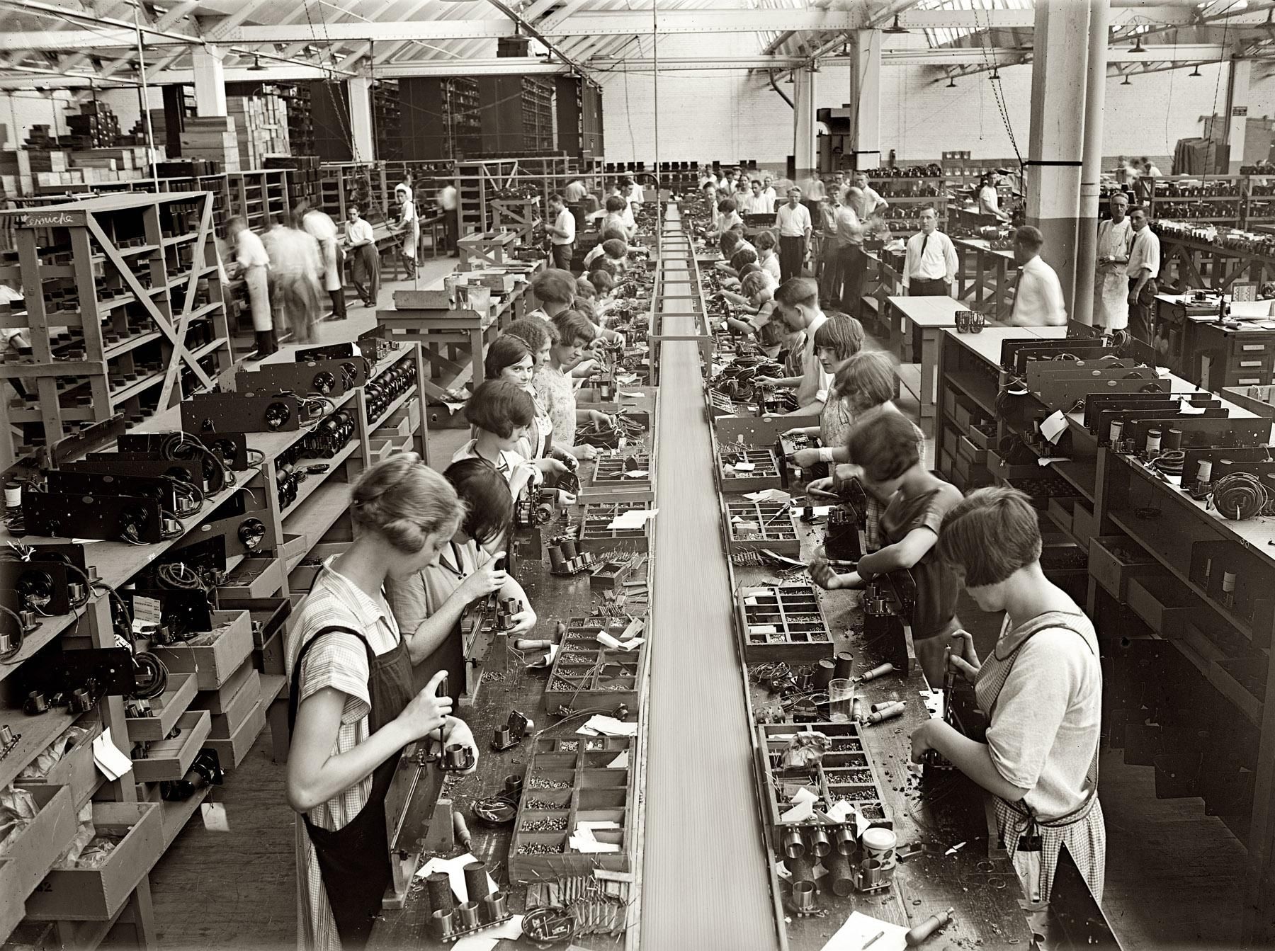 Прогресс сша. Фабрика 20 век. США промышленность 20 е годы. Старый завод. Эпоха массового производства.