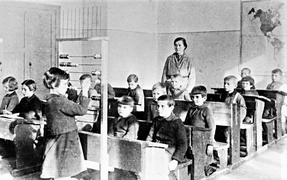 Дети в школе во время войны фото