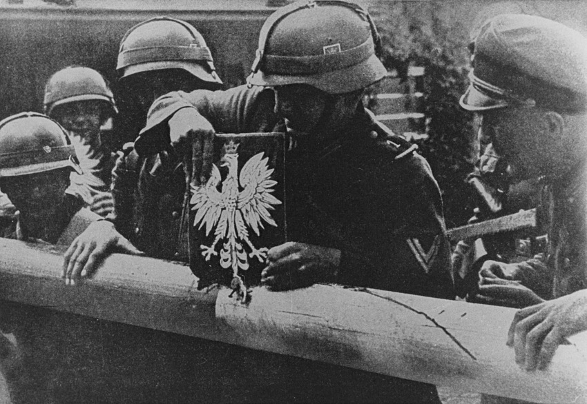 Нападение германии 1939. Глейвицкий инцидент 1939 года. Польша 1 сентября 1939 год. Вторжение в Польшу 1939 Германия. 1 Сентября 1939 года польские солдаты.