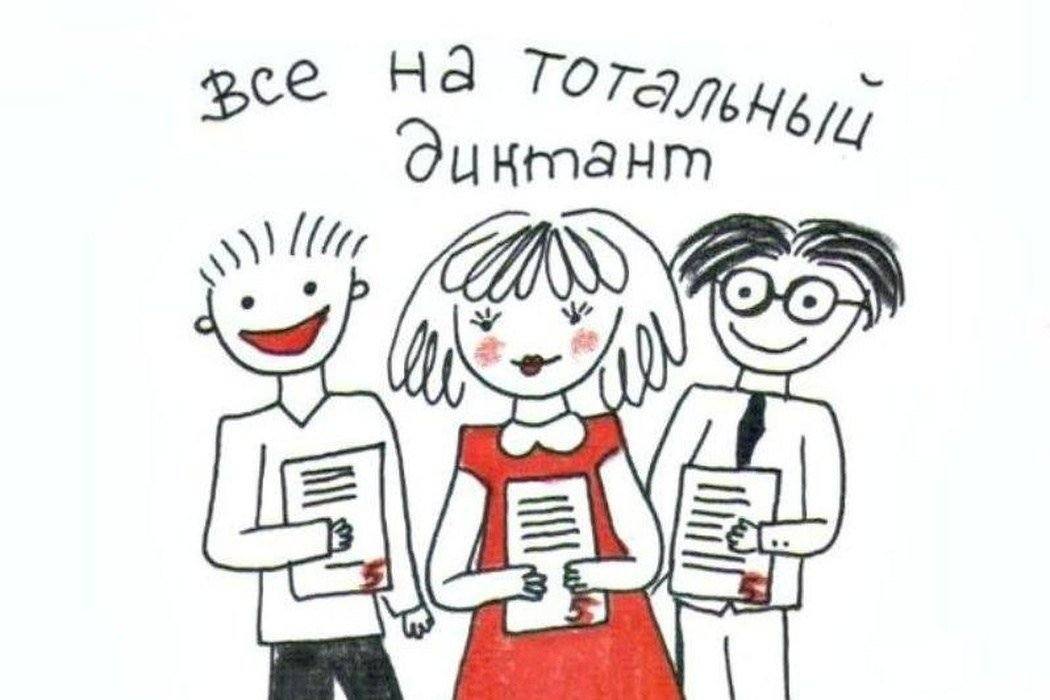 Позавтракав папа ложится поспать в столовой на диване укрывшись старой енотовой шубой