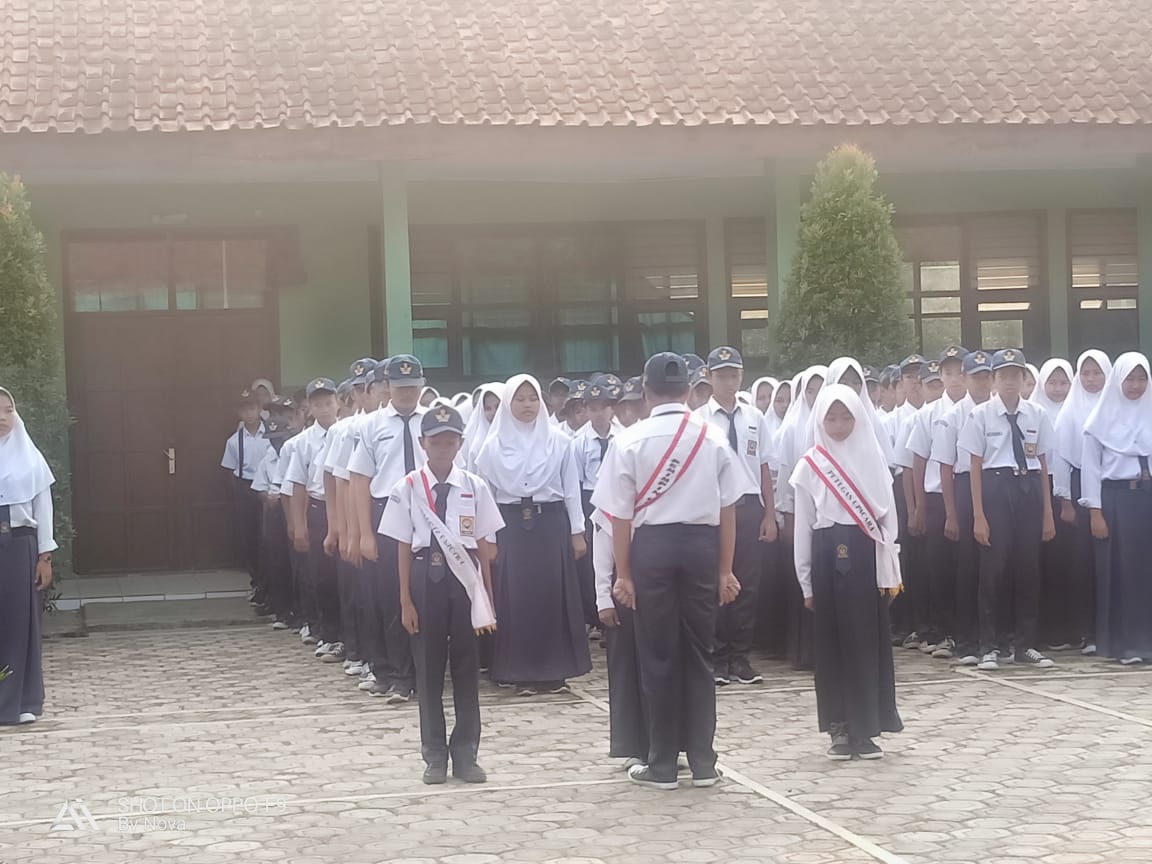 ULangan Harian Kelas 9 Teks Tanggapan Kritis | Quizizz