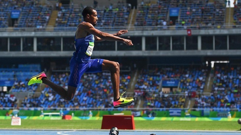 Lompatan adalah menurut jauh lompat oleh yang seorang juri sahnya dilakukan atlet dalam Gaya Lompat